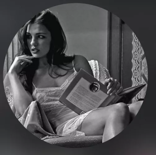 She changed her instagram profile pic again.