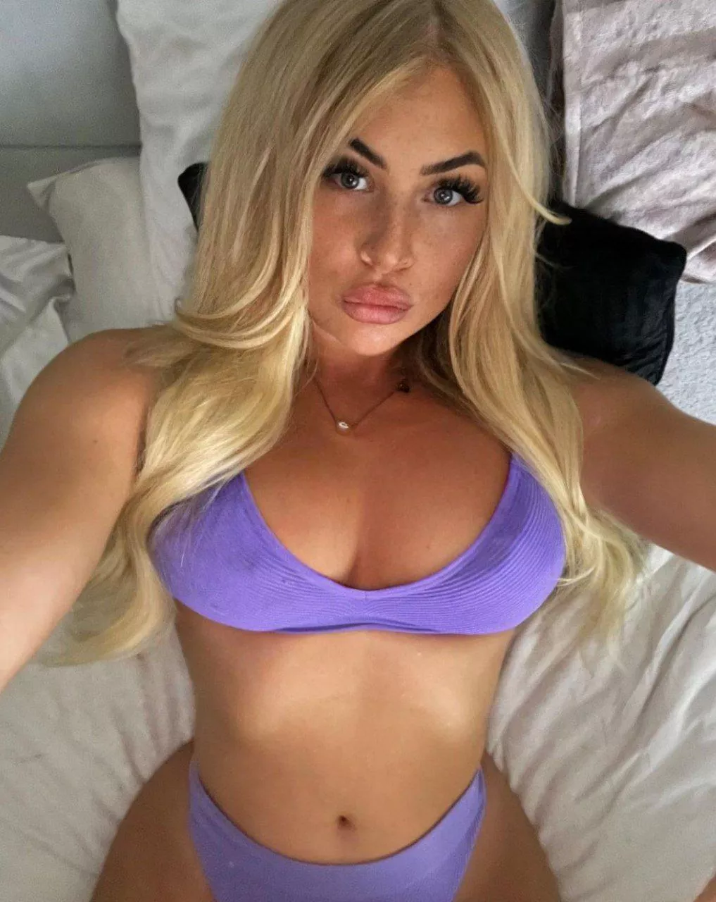 Would you do me without a condom or is it not worth the risk daddy?
