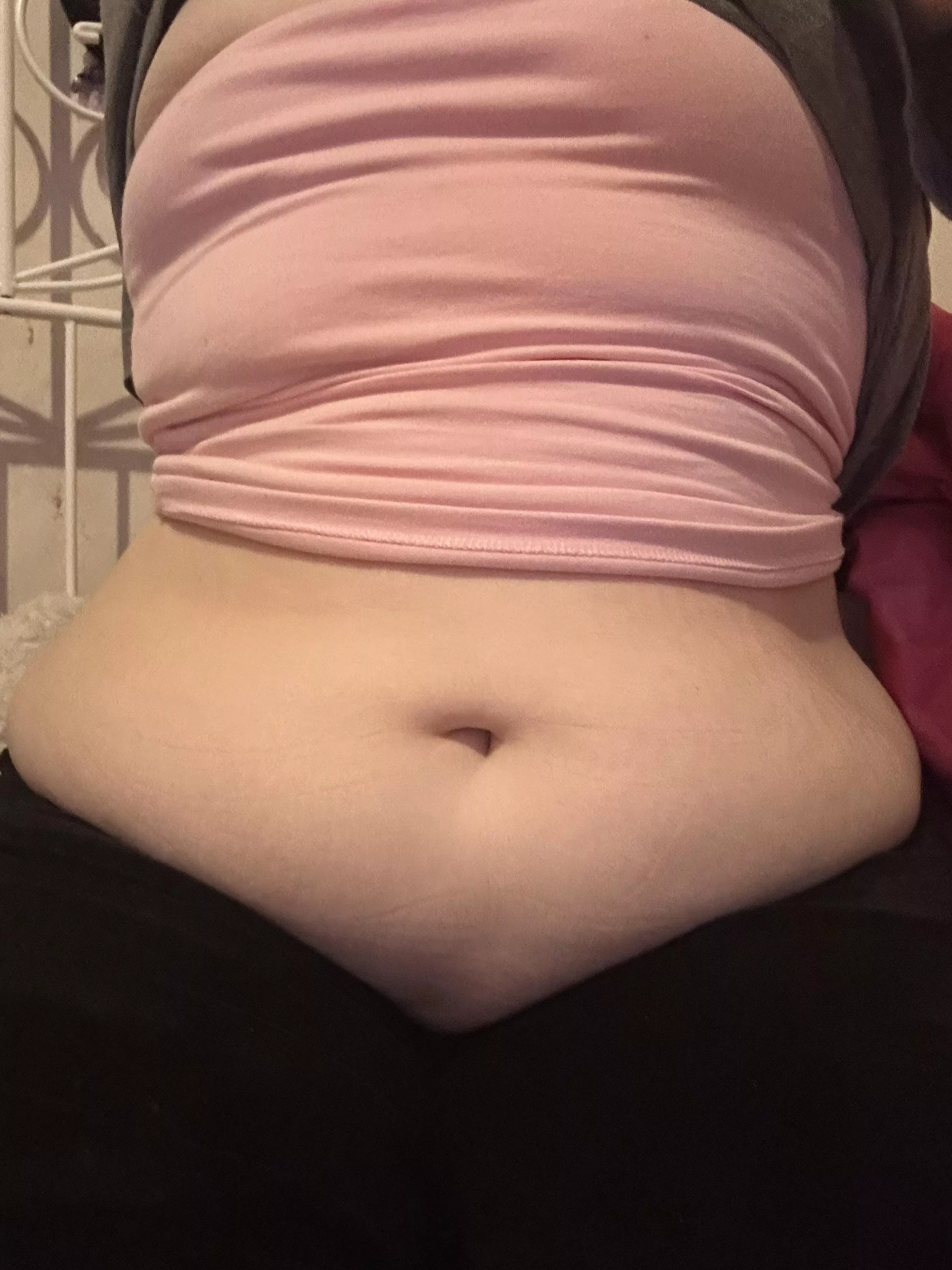 19 year old getting into feederism ><