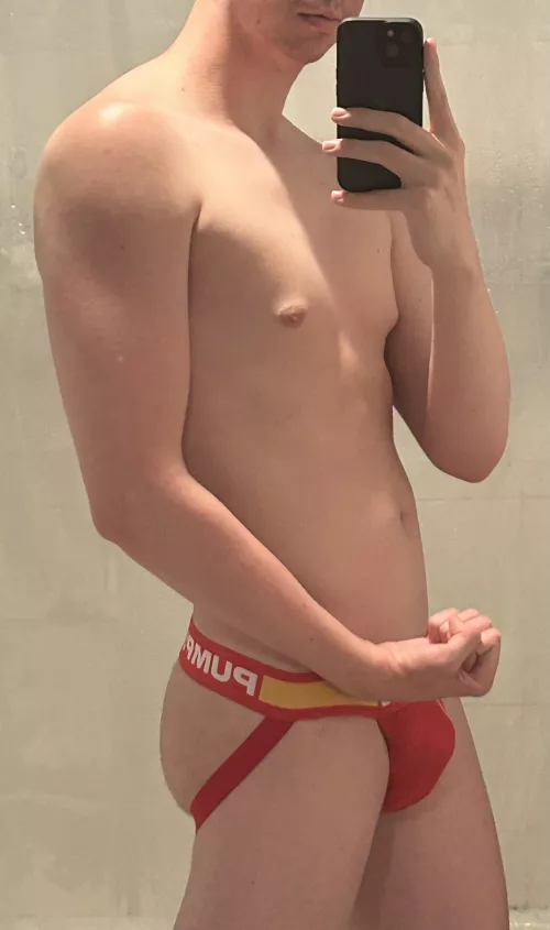 [20] Very nicely shaped 😈