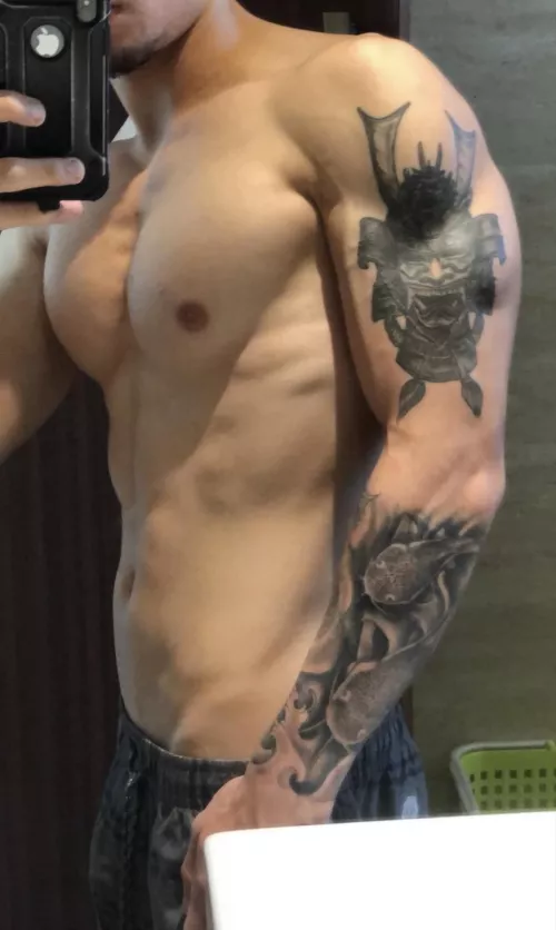 Could you handle a 6’3 218lbs 23yo who is super duper hung? 😈😈