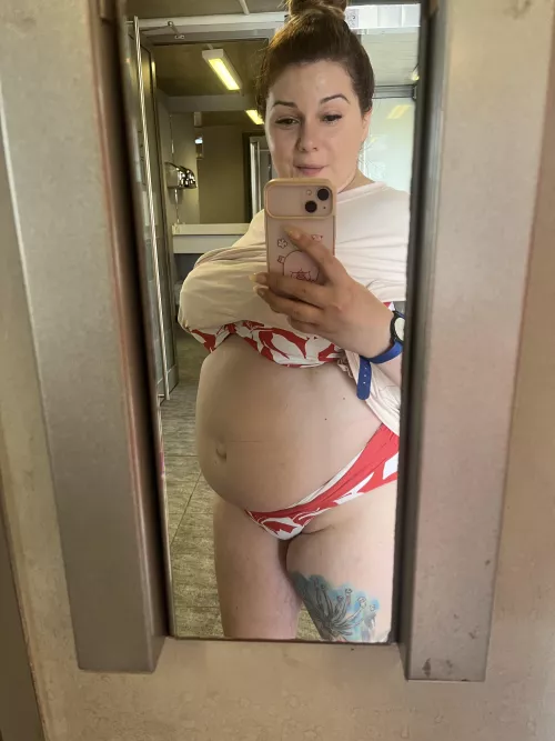 POV: You’re at the pool and meet me in the changing rooms like this. What are you gonna do? 🤔