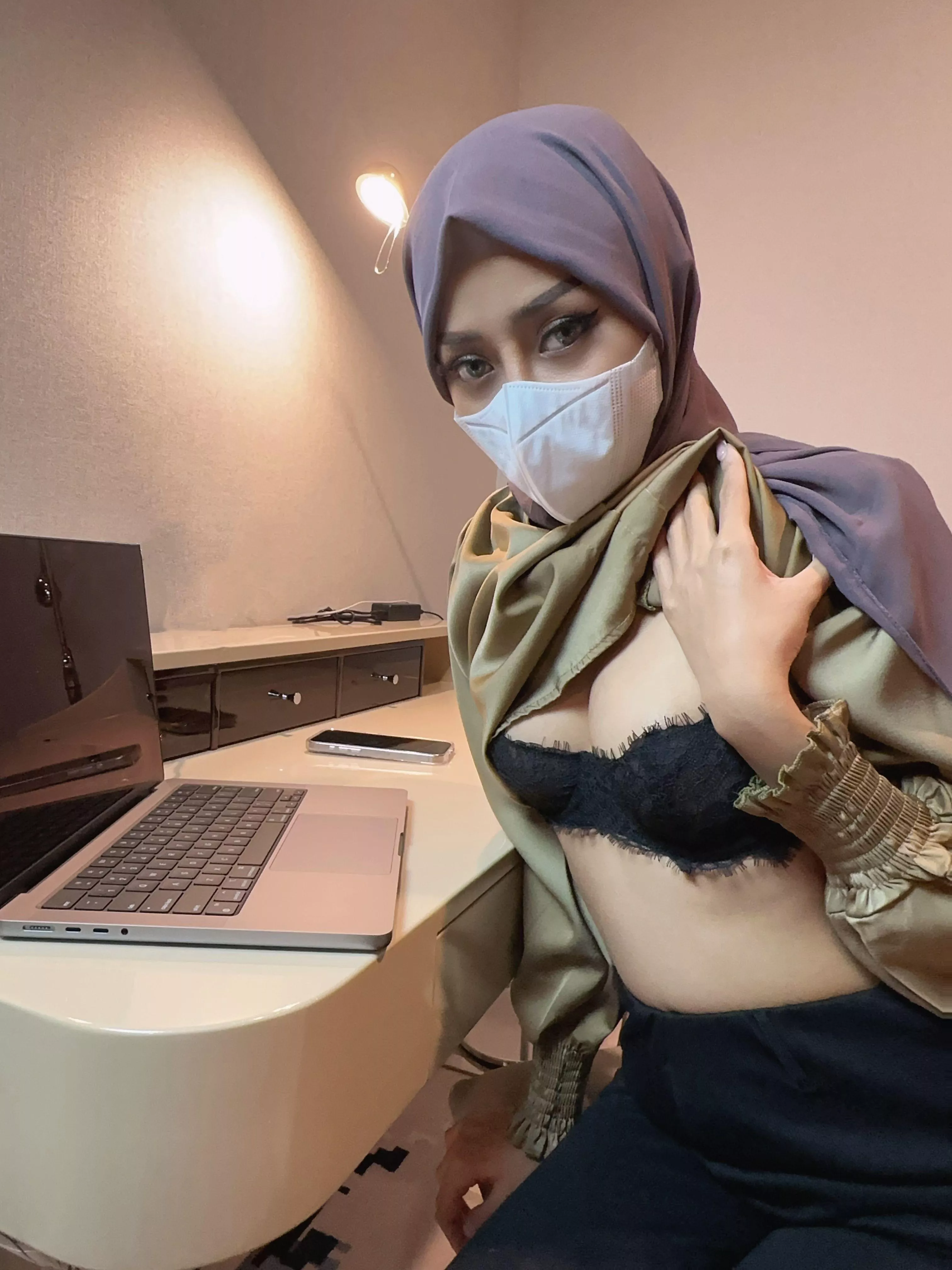 What do you call a hijabi girl that takes breaks for things like this?