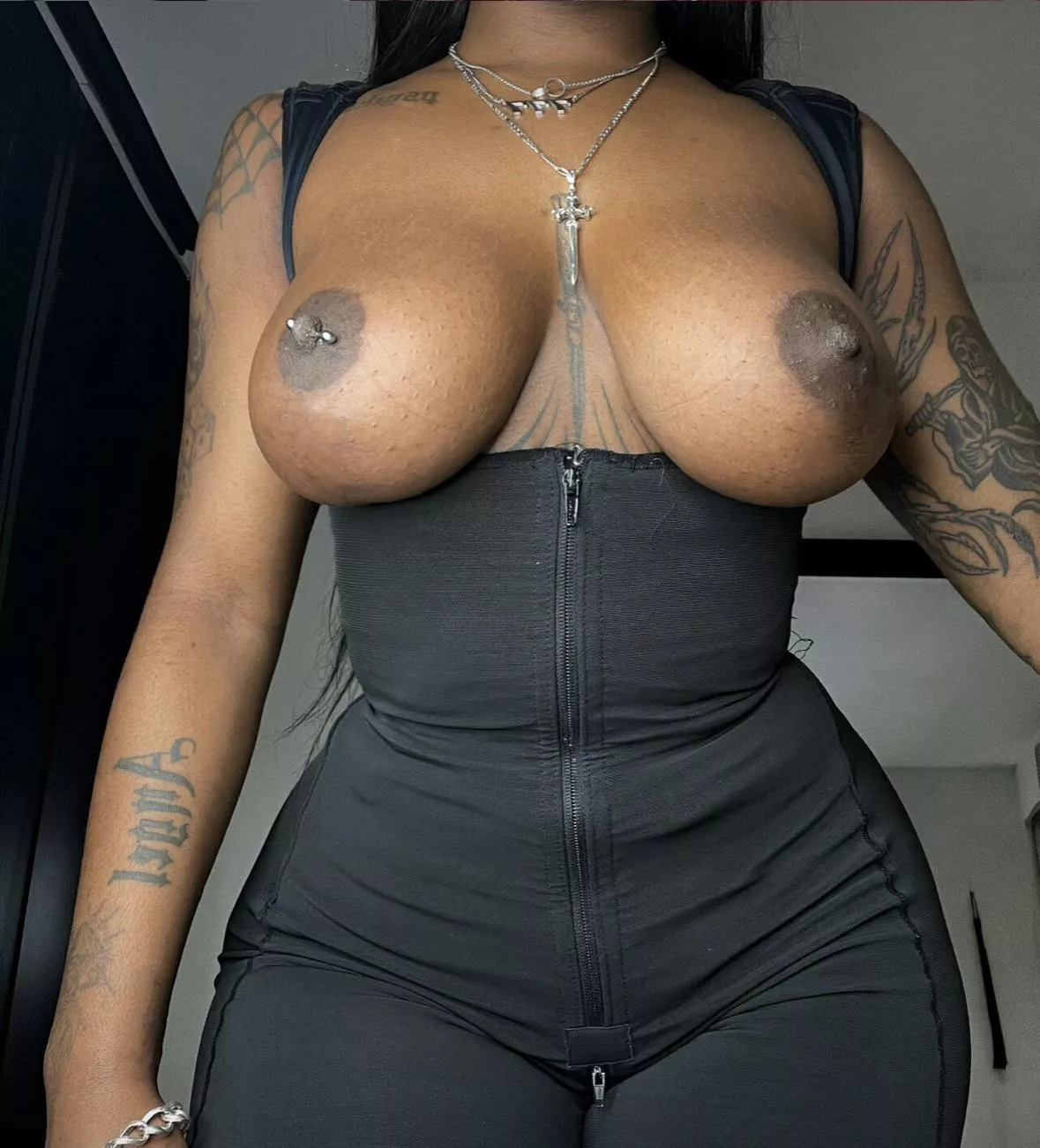 any volunteers to unzip me? 