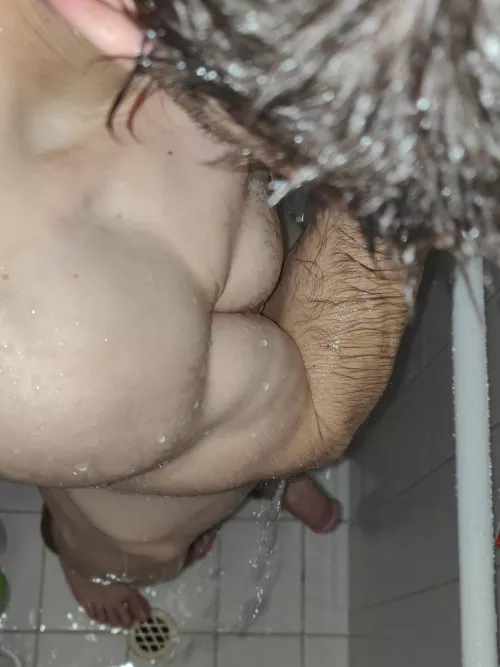 Anyone want to join my boyfriend in the shower? 