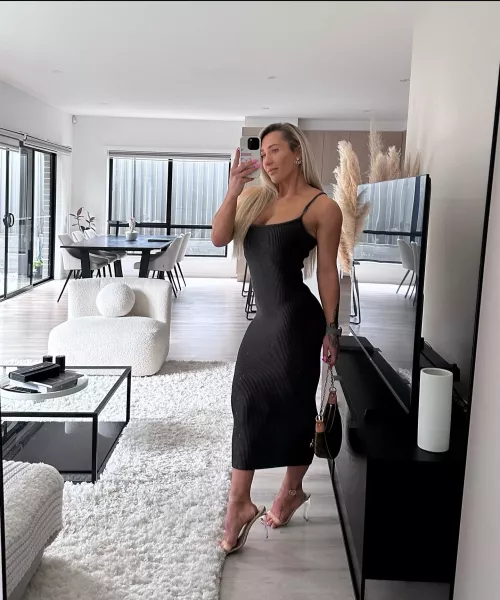 Belinda called you for a last minute night out ... PS5 night or Dinner with a Throphy 