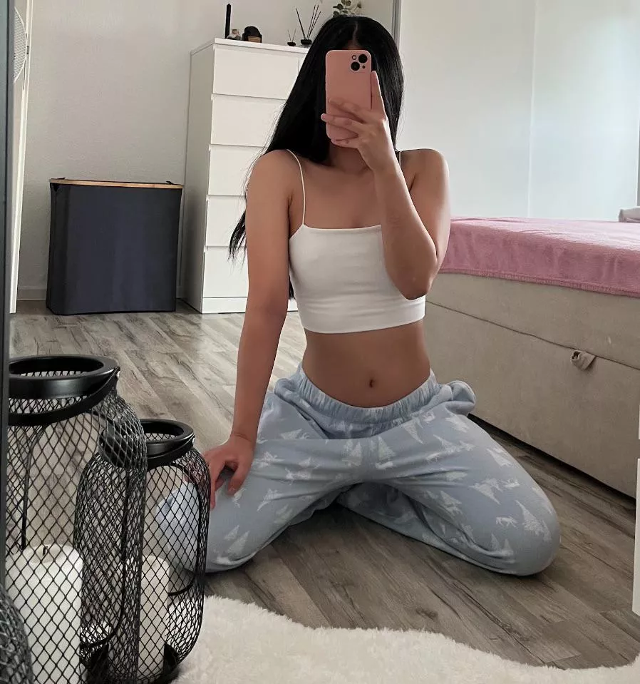 Cold without you let’s cuddle up~