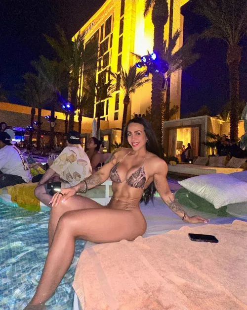 Dont miss your appoitment with Dr.Daniela ... she wont wait too much at the pool 