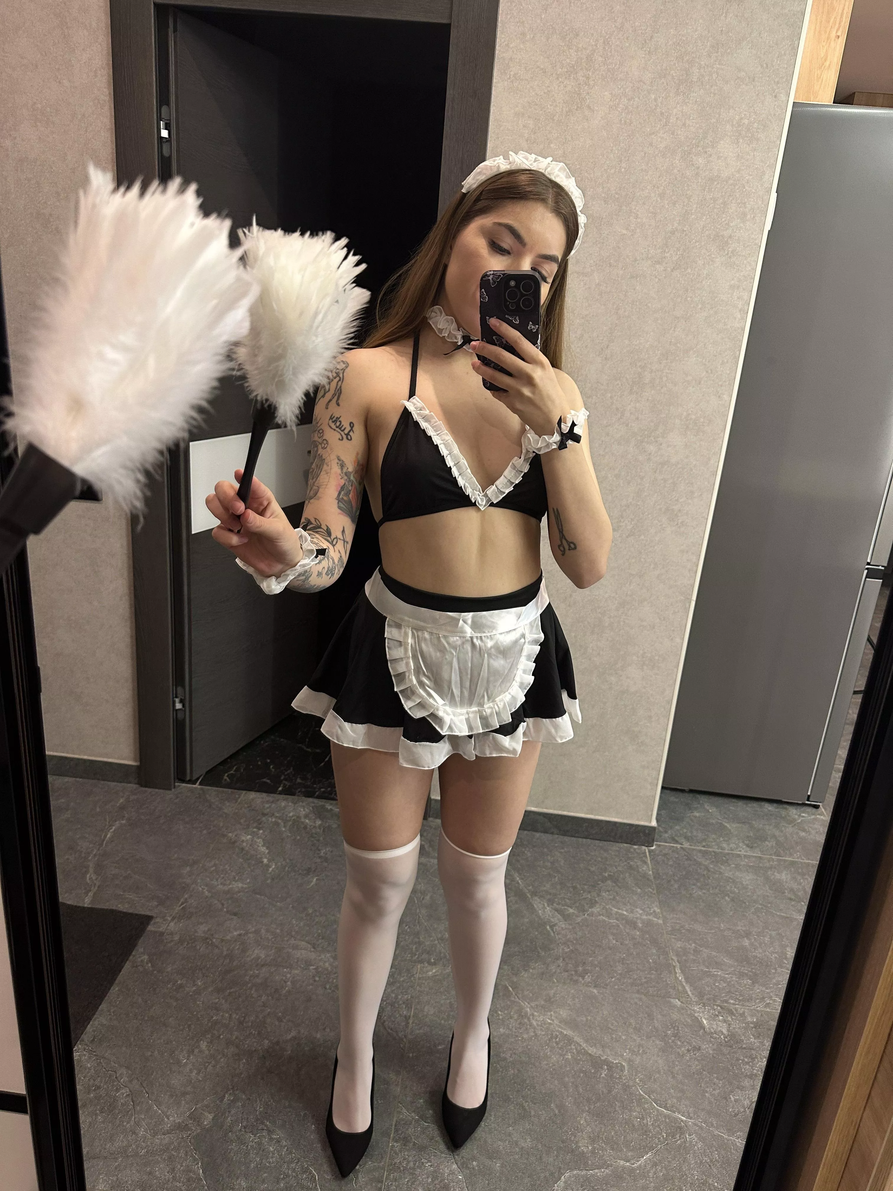 My house always has clean mirrors for photos