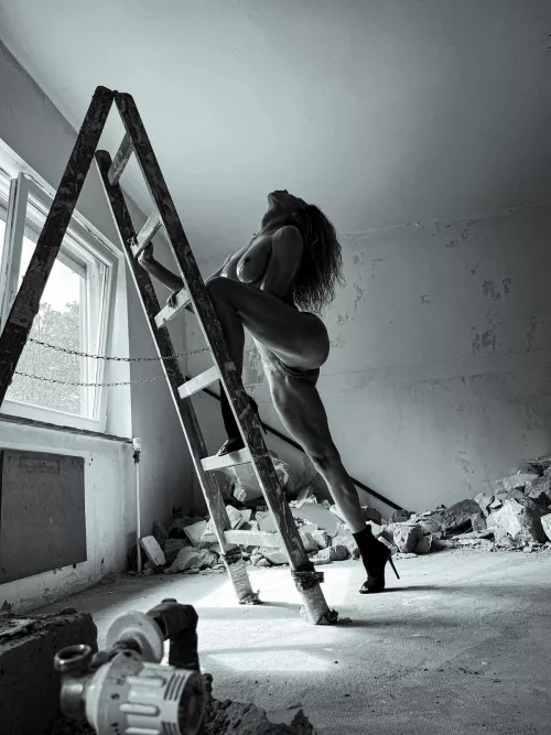 Rate my progress for 1) my physique and 2) my house renovation. Go! 🤣🙈