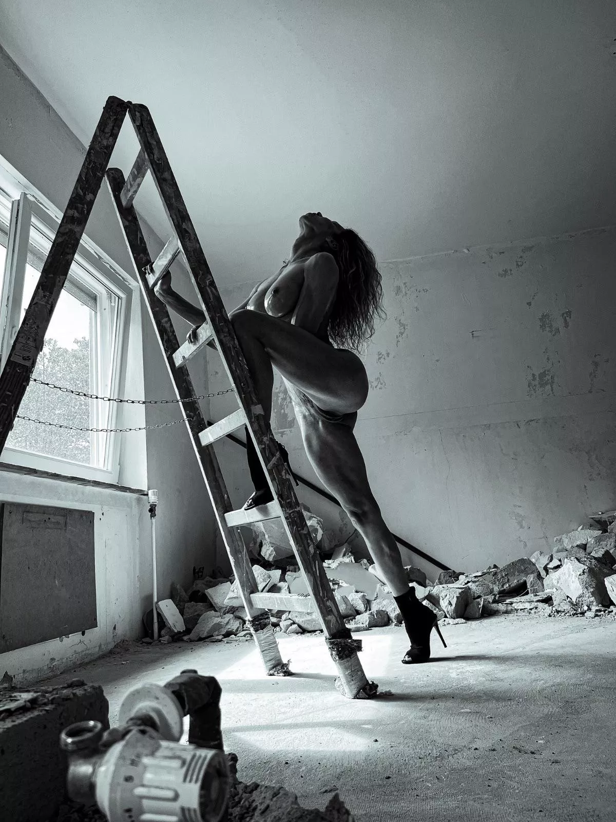 Rate my progress for 1) my physique and 2) my house renovation. Go! 🤣🙈