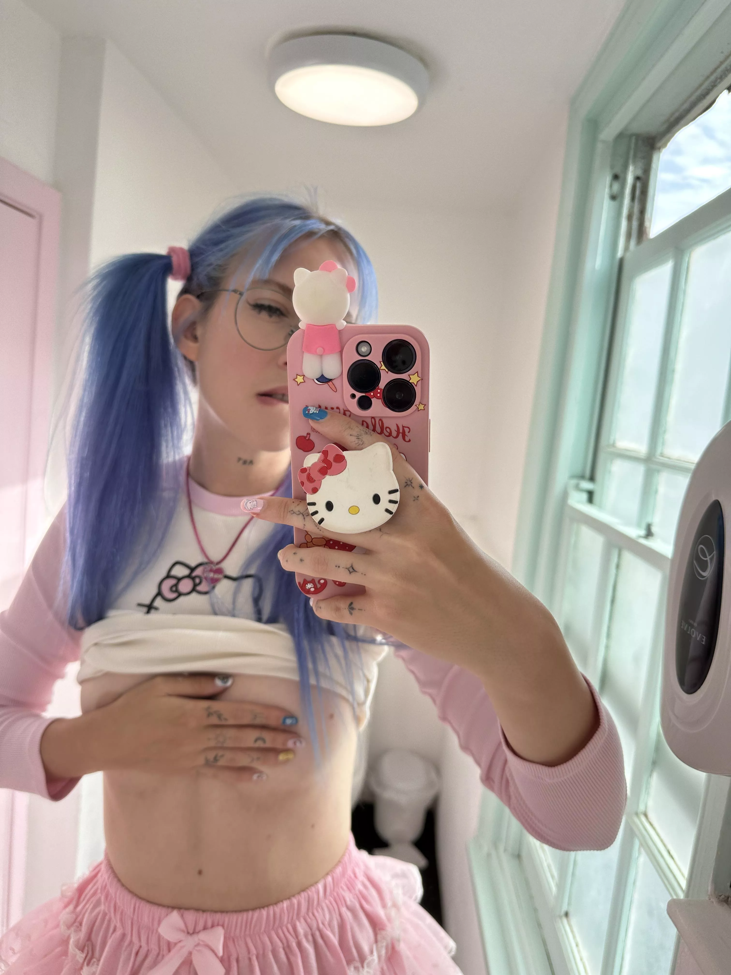 Say hi if you’re into British naughty girls