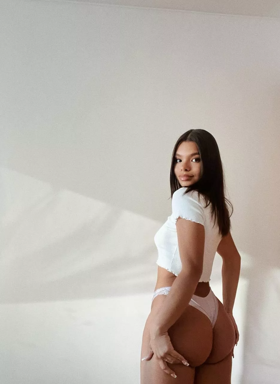 someone come and eat this fat ass