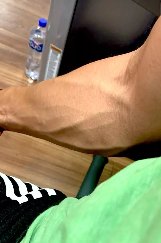 Waiting to squeeze ur neck