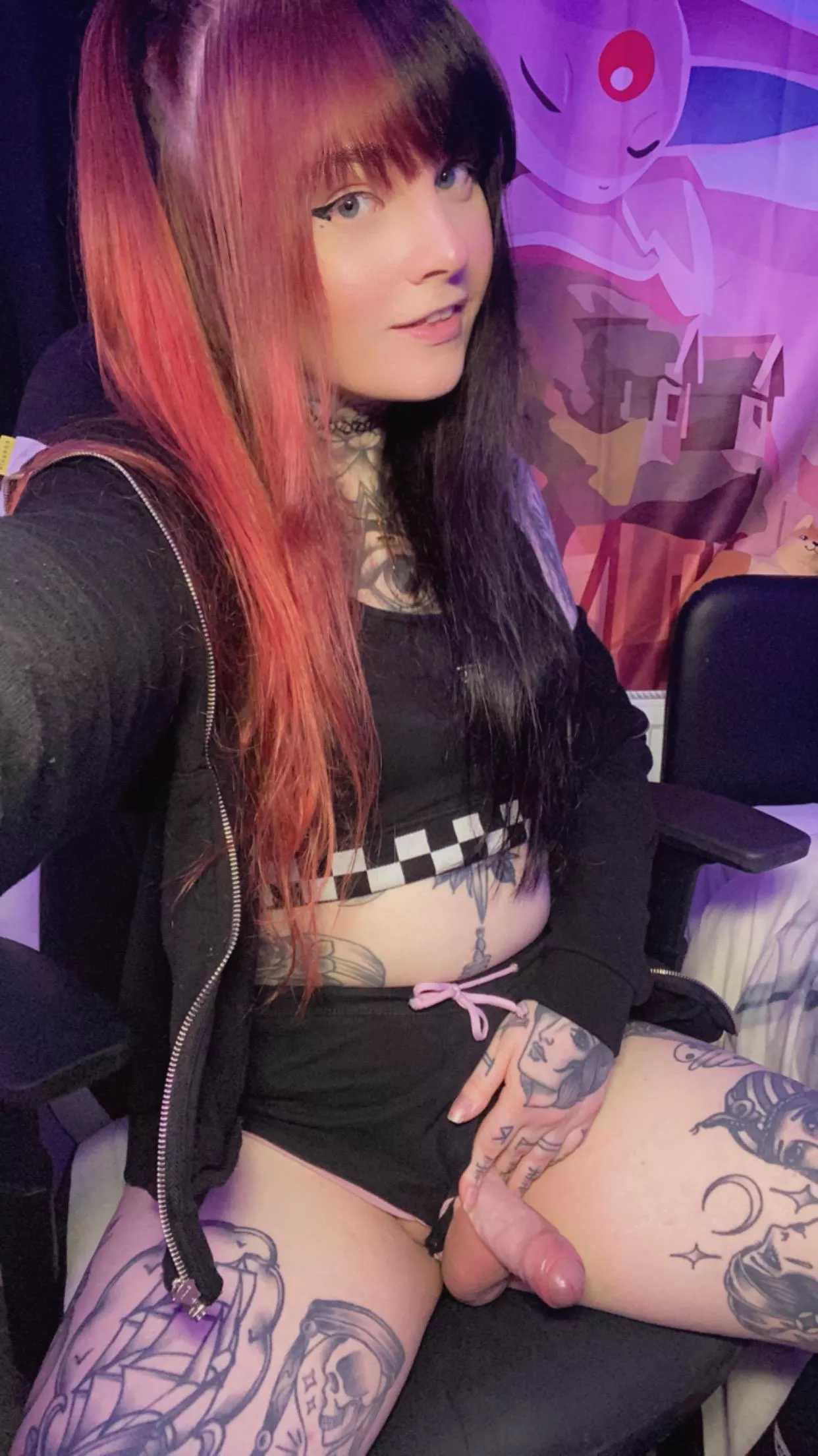 where should i start first; your face or your bussy? 🍆