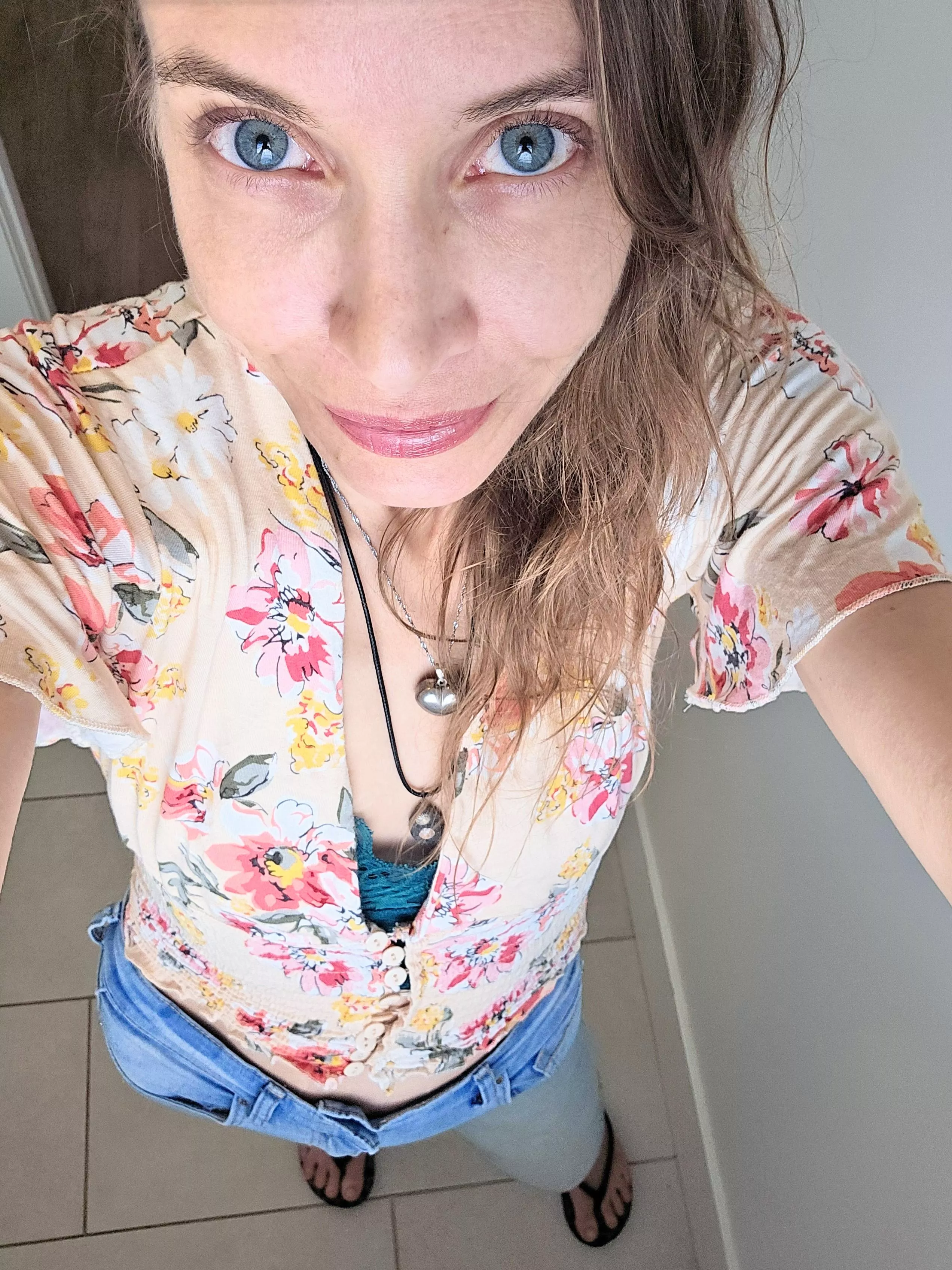 @athroughthelookingglass