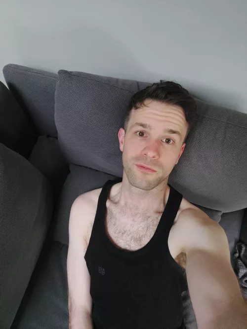 Chilled night in, message if you wanna chat :)