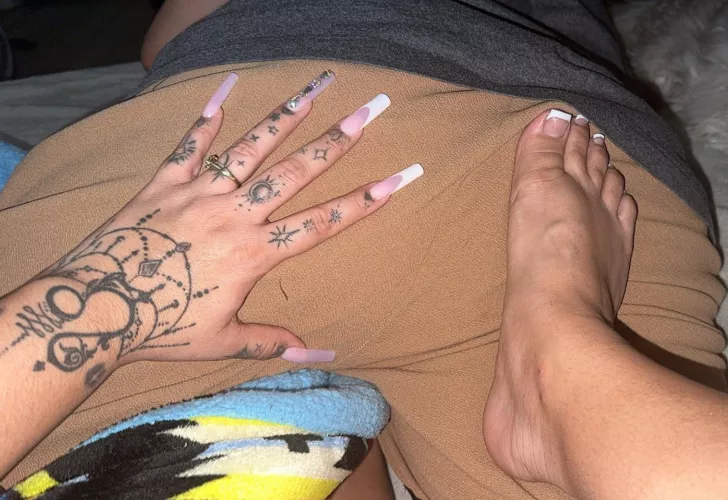 Have u seen a lesbian w/ long nails? 💅🌈😈😉