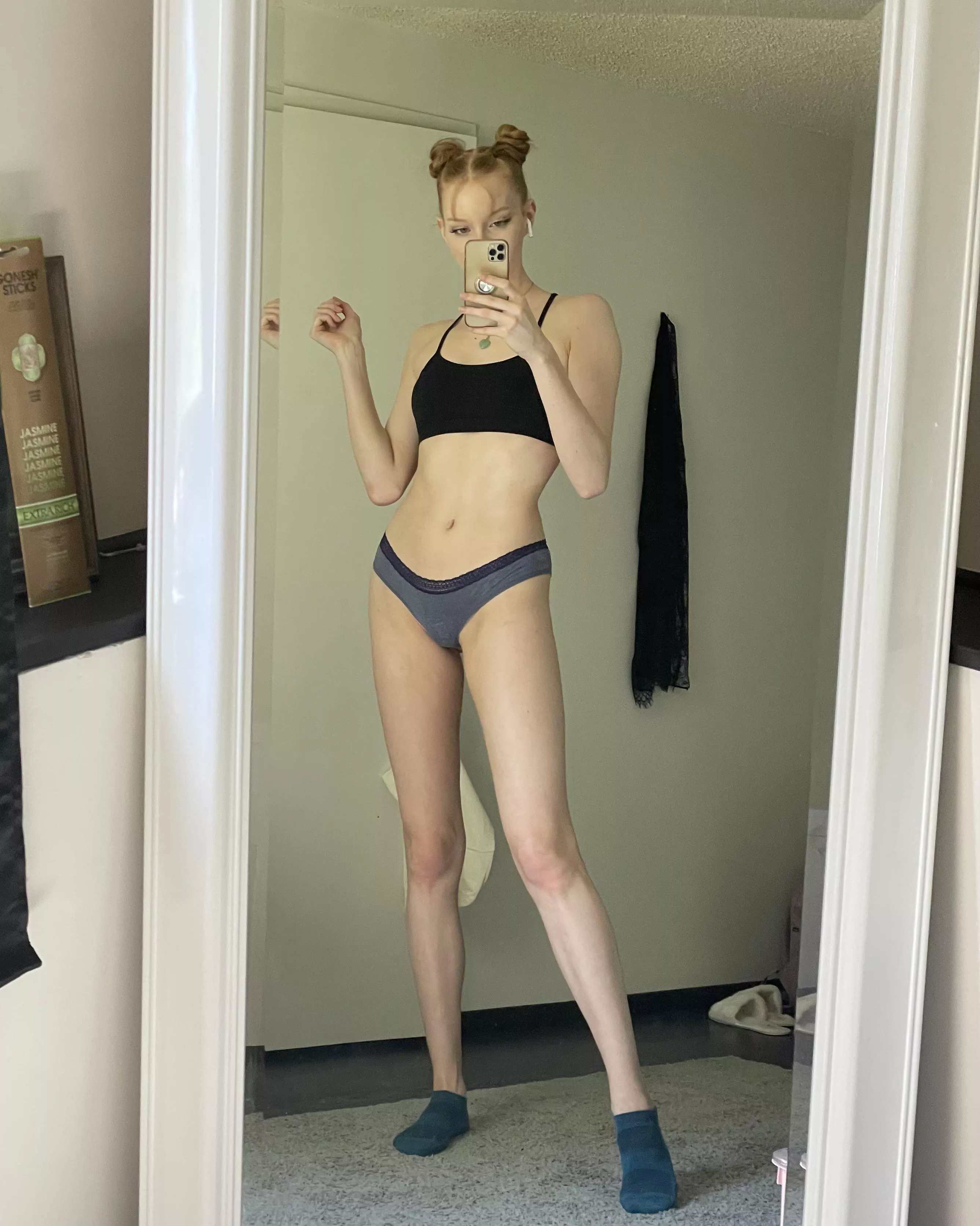 How do we feel about space buns? [F] 👽