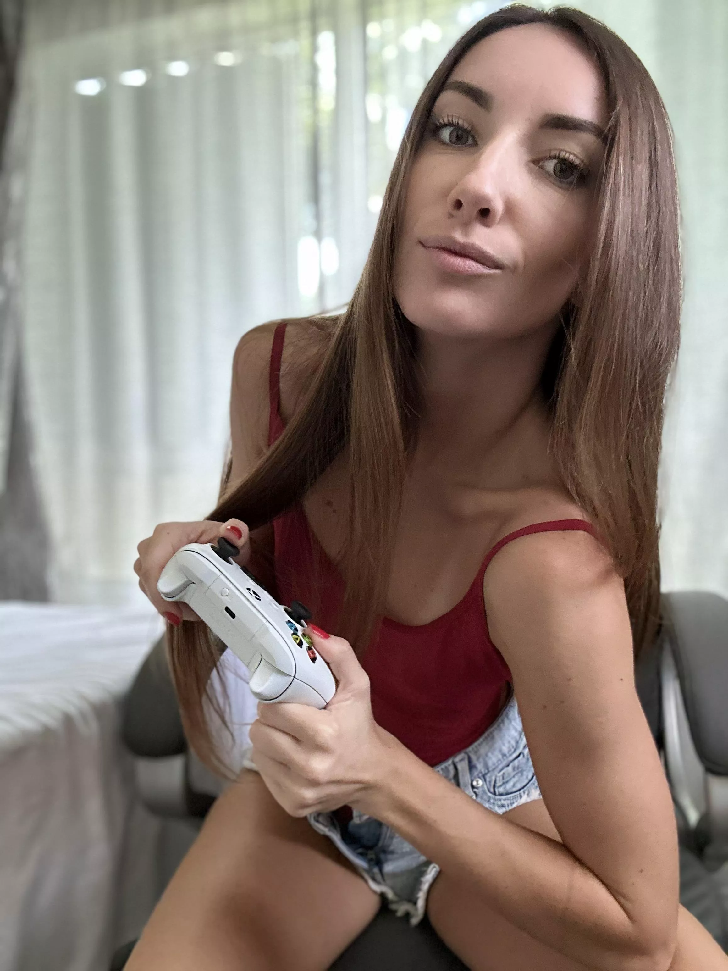 I'm waiting for someone to play stardew valley with me :p