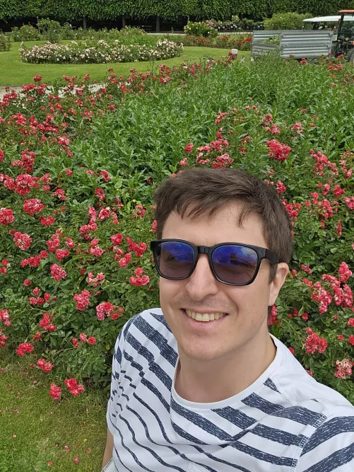 Looking for friends on LoL for casual games and flirting, hmu!