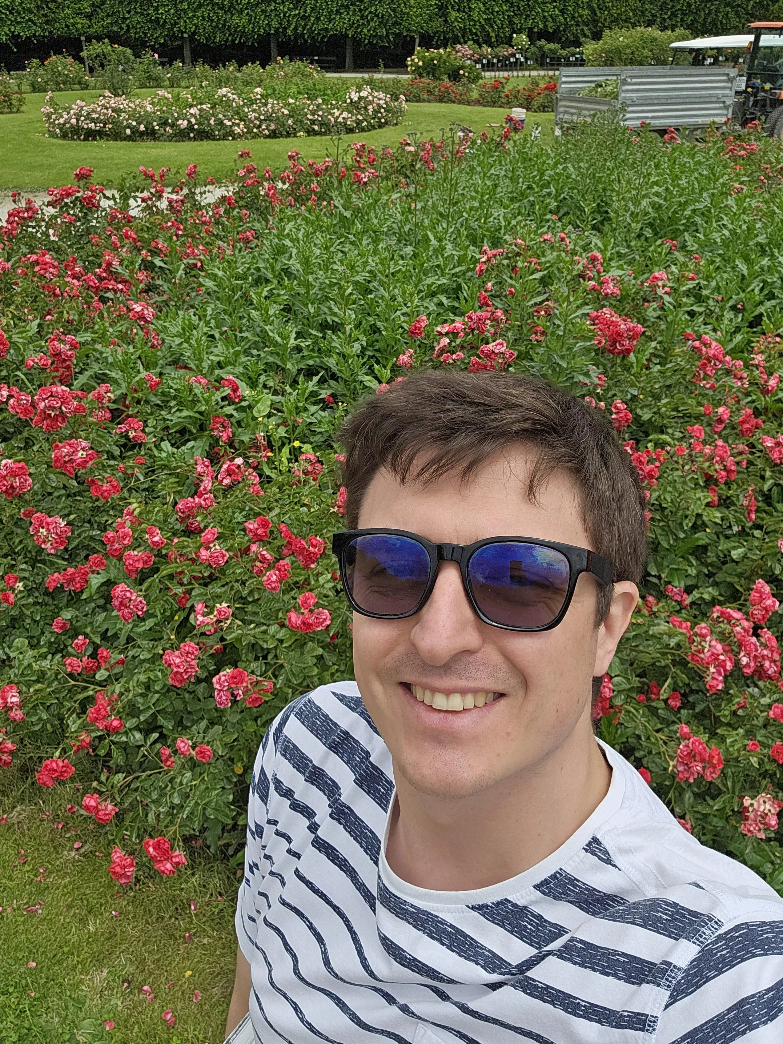 Looking for friends on LoL for casual games and flirting, hmu!