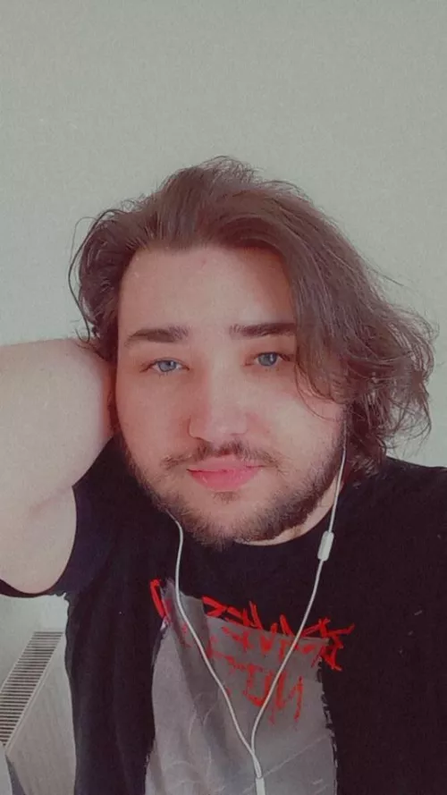 Need a gaymer bf to play pc with 🫢