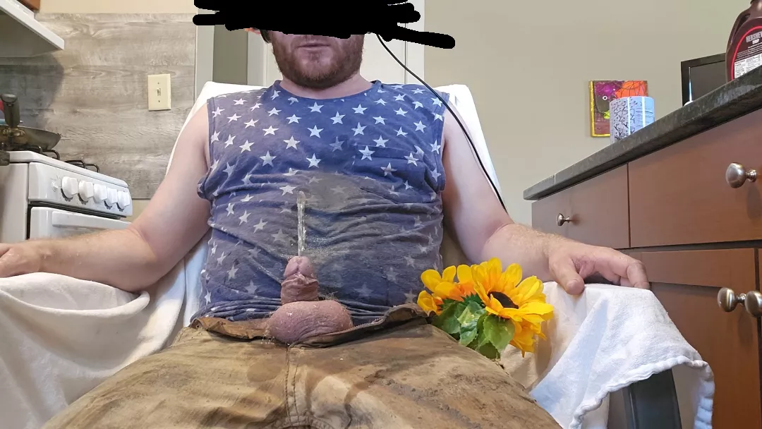 Pissing wearing dirty workjeans