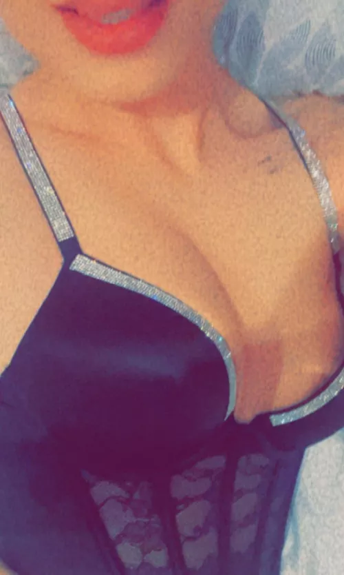 Trvnny looking for hairy twinks