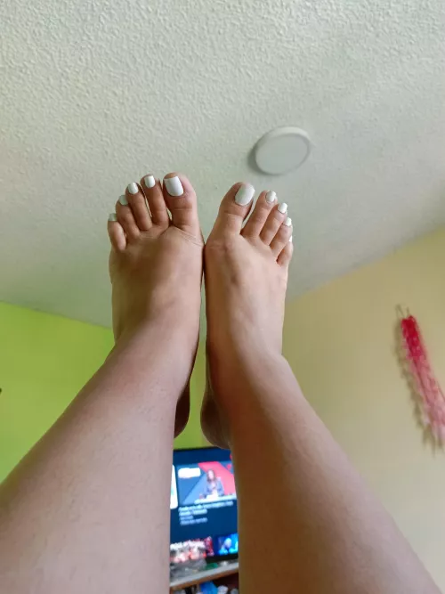 White i like my foots, 