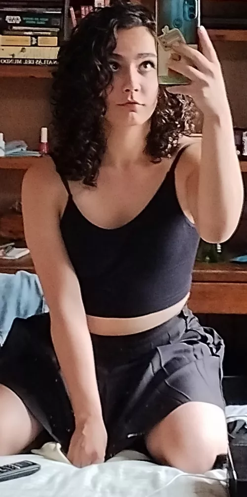 Would you accept a 19y 5'2 petite college girl for wife?? 🌸🌹✨