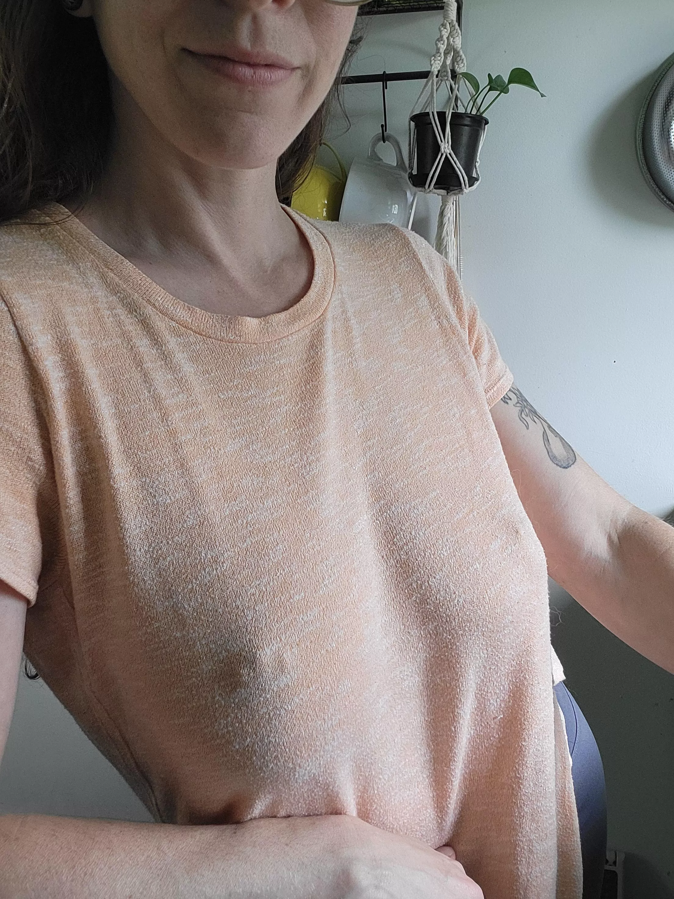 Beautiful and comfy braless morning ☀️
