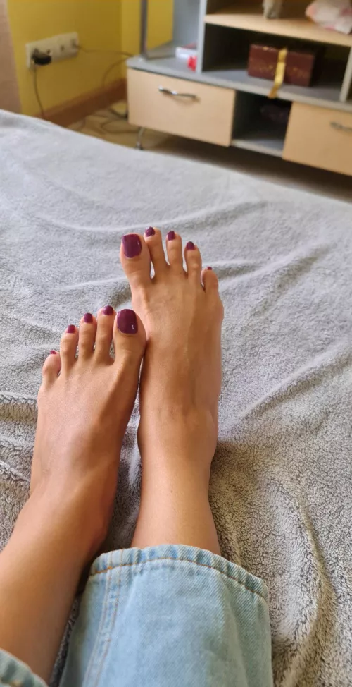 Can you imagine a taste of these toes (f41)