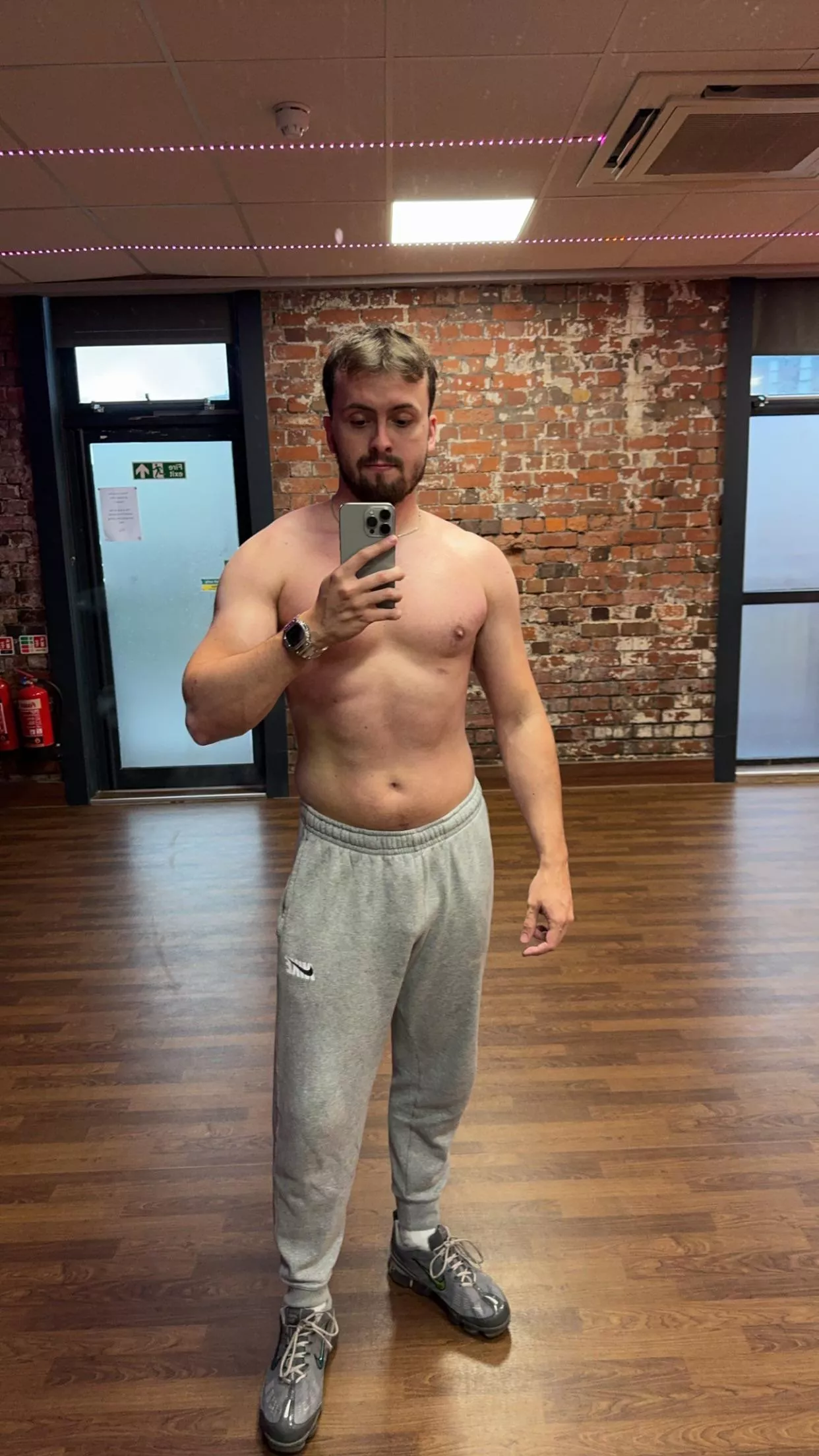 Early gym session today 🥱