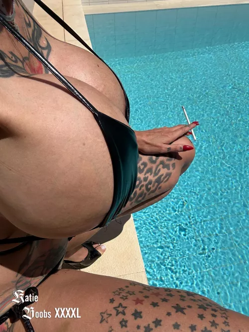 Have a smoke with me!