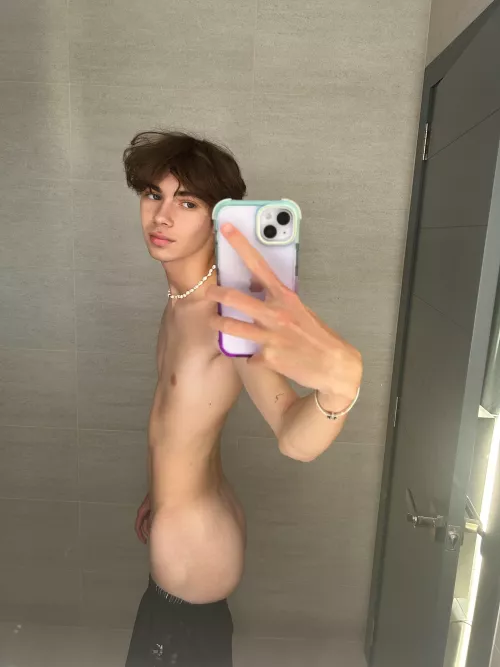 hips that sin. (19yo surferboy)