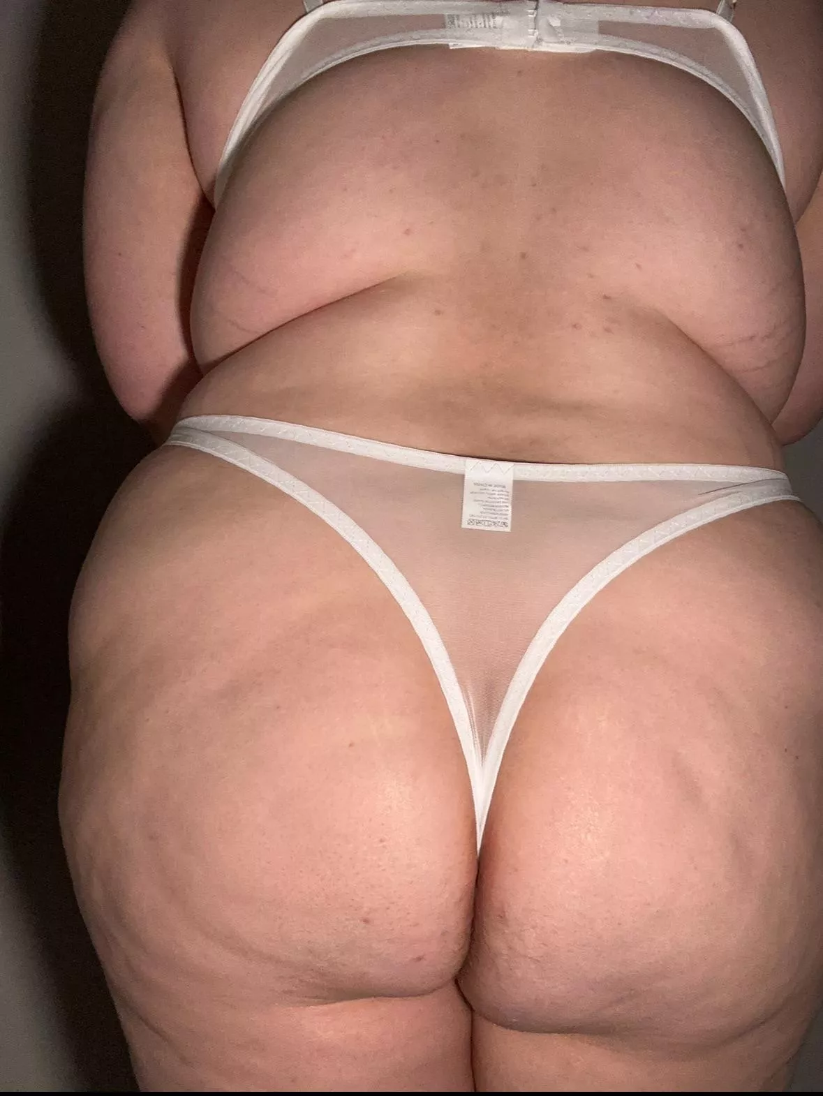 I wanna sit on your lap 🫦