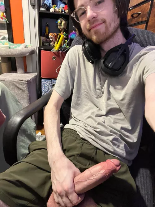 I’m 6’ 1” and I can barely get my hand around it… imagine yours 😜 (24)