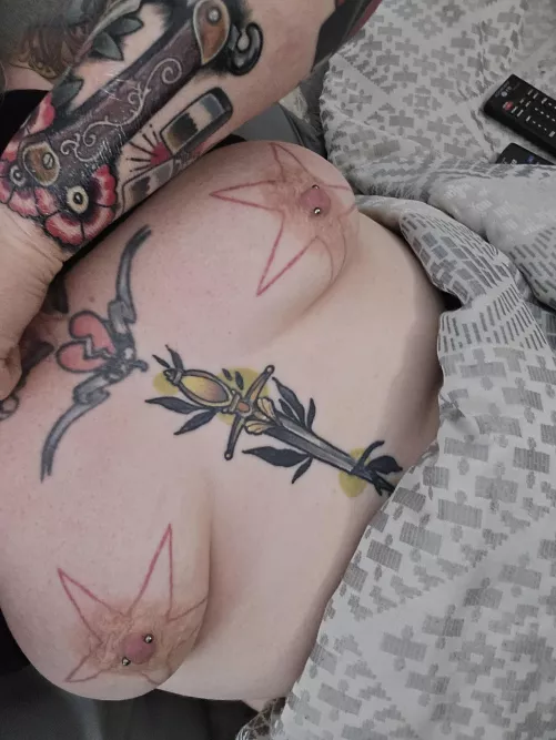 I'm ready for a morning load on my titties 💦