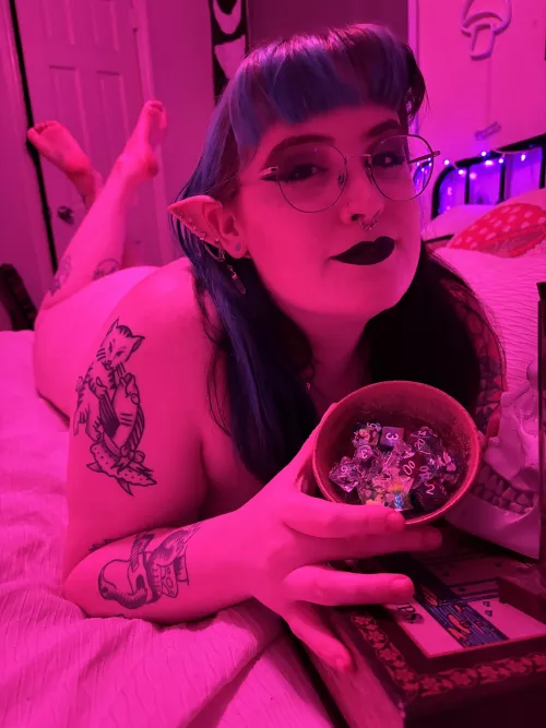 Just a friendly elf going through their dice ✨☺️💖