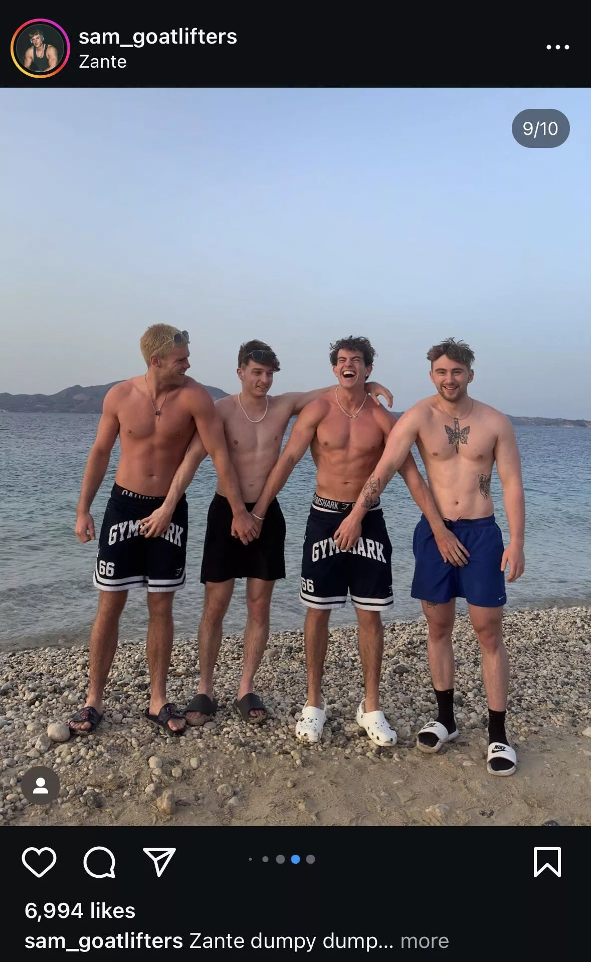 Just gym bros helping each other cover up (Not OC)