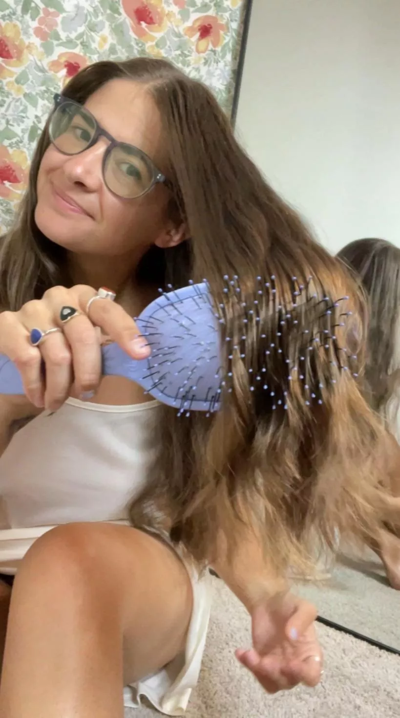 Love brushing my hair 🥰