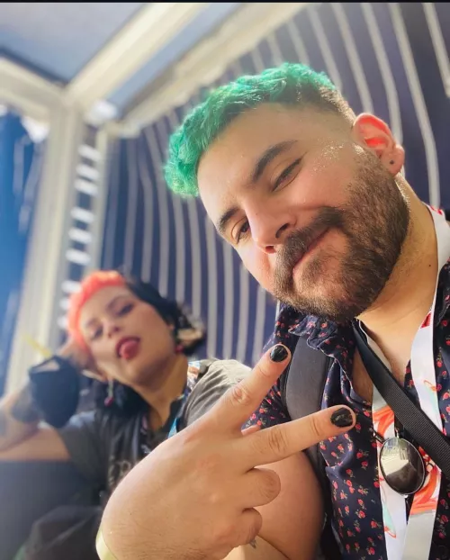 Throwback selfie when I had my joker hair lol. I miss the color 😅.