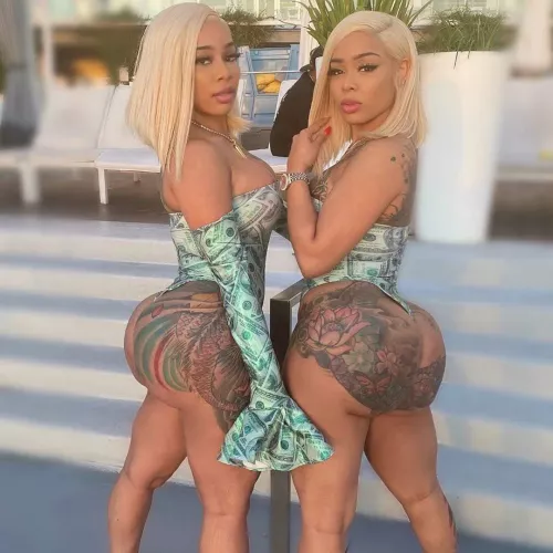 Two is way better!!😛😛🍑🍑💦