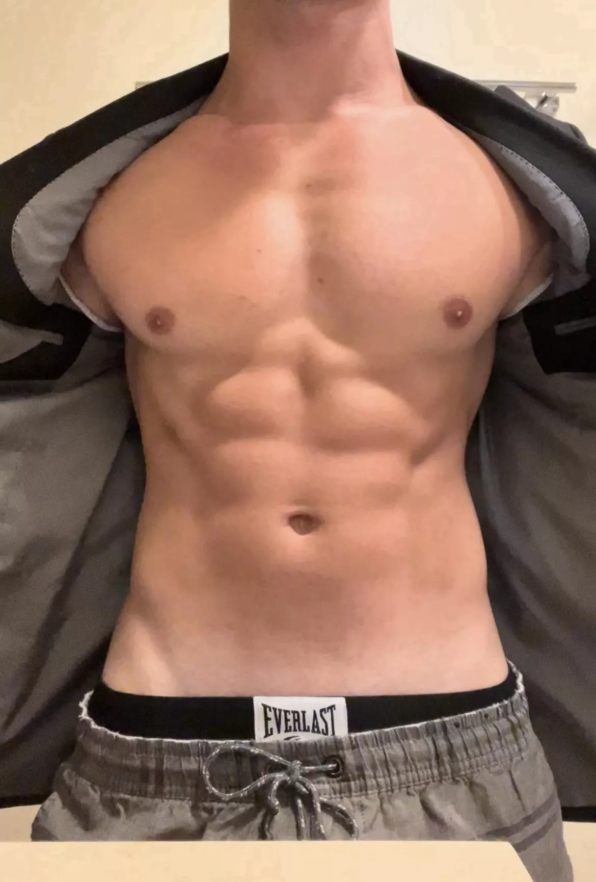 [23] Ab check in my suit @ 6’3 218lbs 😁