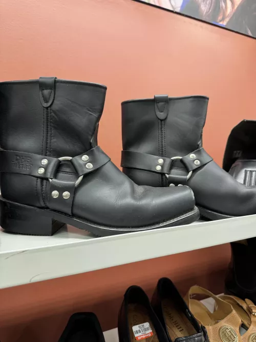 Decent boots in good condition. Goodwill Enfield CT