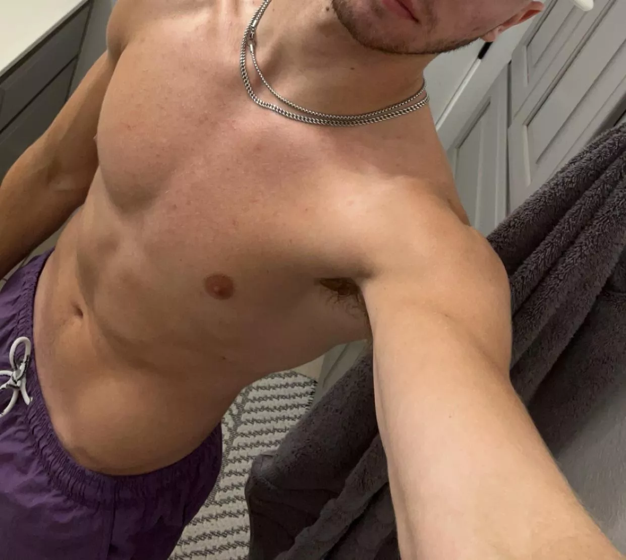 18 tx hmu if u wanna dom me.