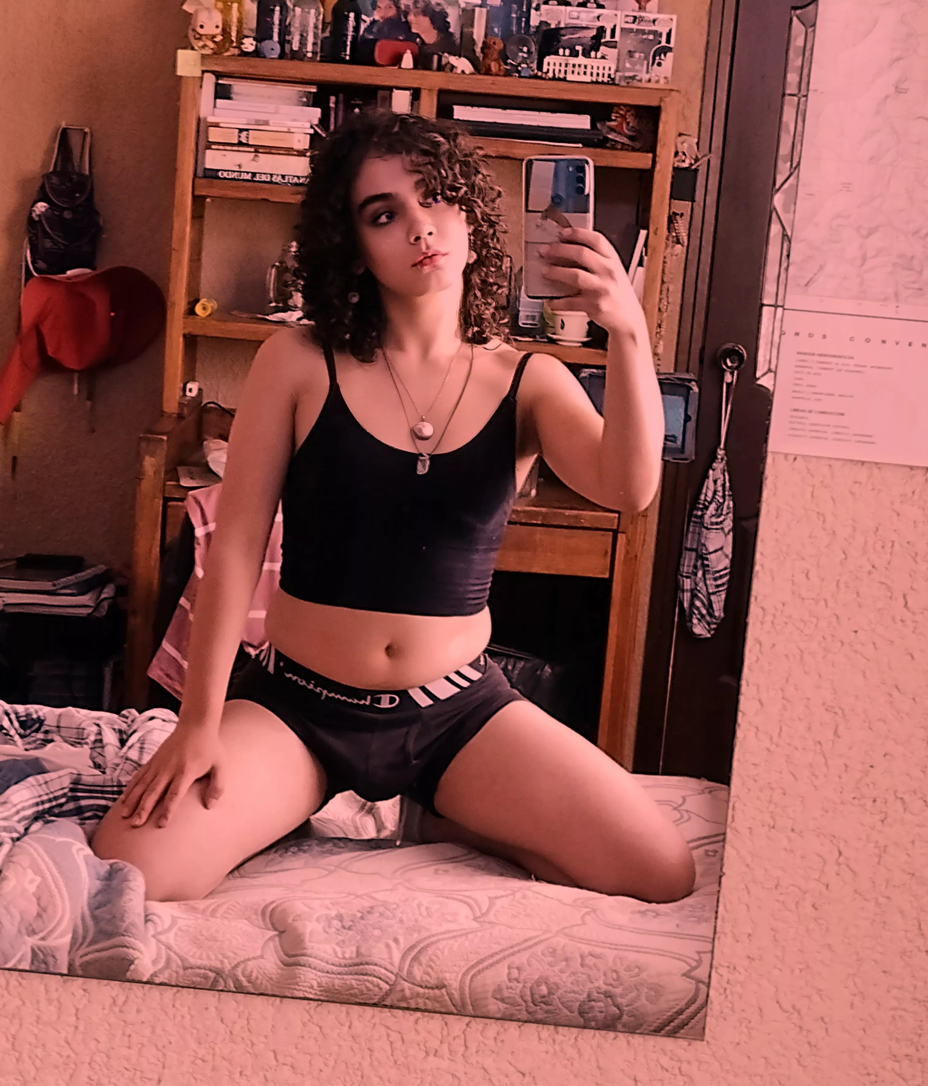 Are cute Bisexual guys into Mexican girls? Couse Bi cuties are not always mentioned 😉✨🌸