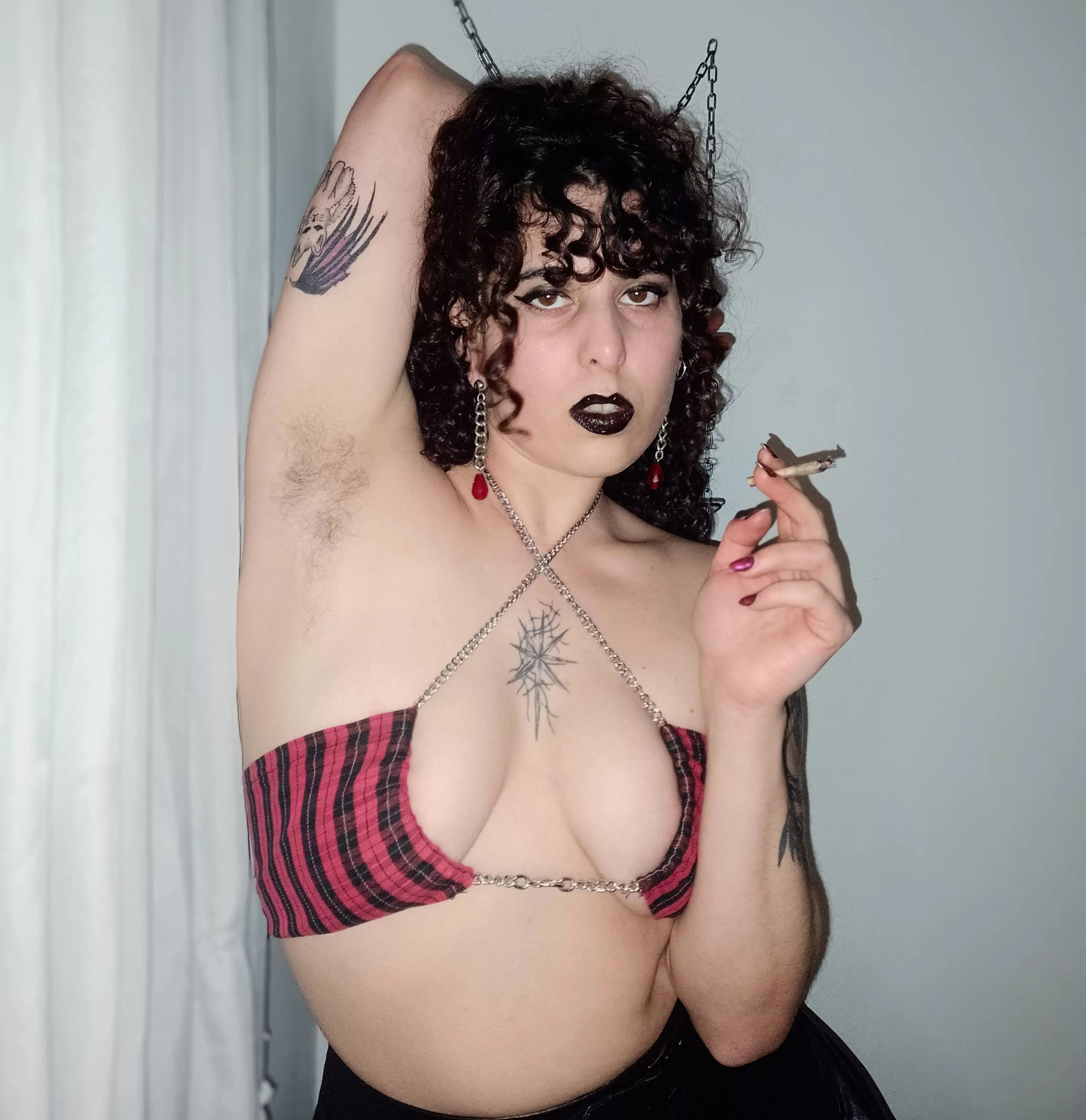 I love to excite myself with my armpits, my juices and my tongue 👄💦