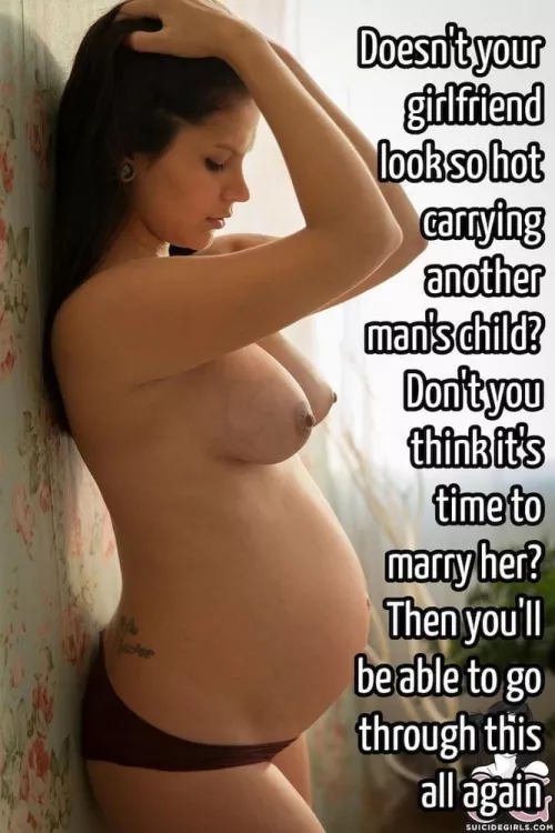 Pregnancy looks good on her 